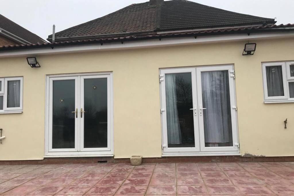 The Dartford Five Bedrooms Attractive House Exterior foto