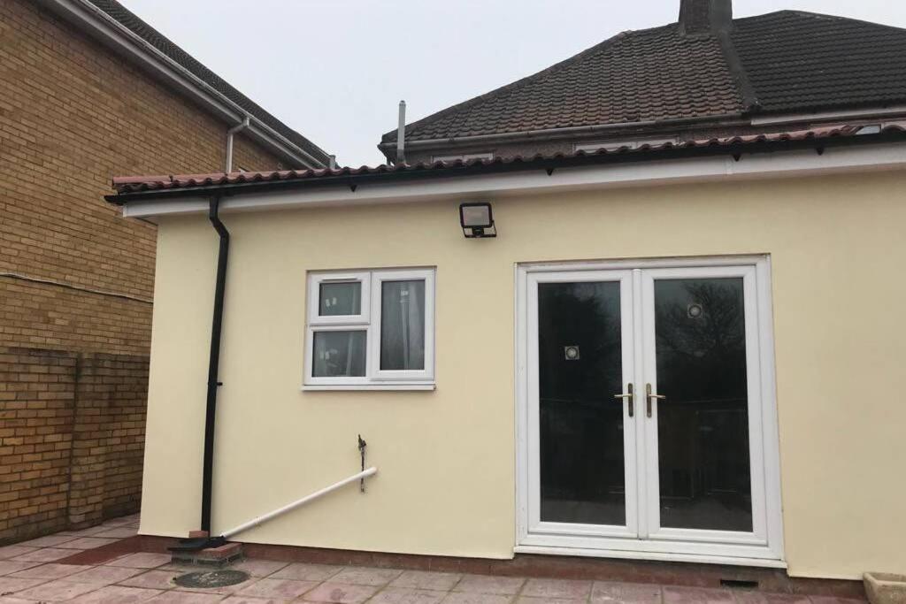 The Dartford Five Bedrooms Attractive House Exterior foto